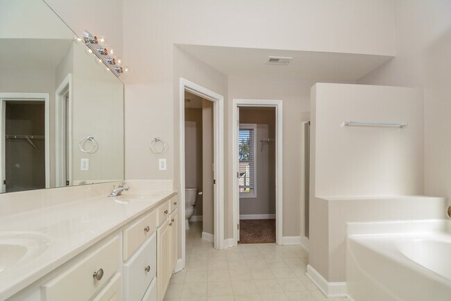 Building Photo - 4932 Windmere Chase Dr