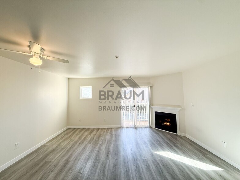 Building Photo - 7323 Winnetka Ave