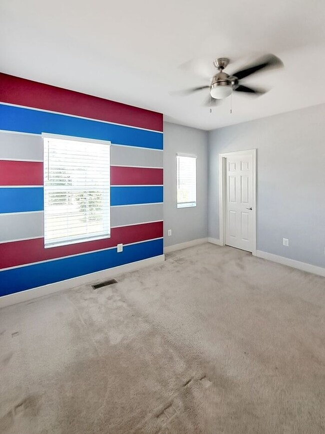 Building Photo - Amazing 3 Level Corner Lot Home in Waldorf...