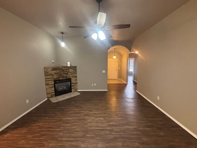 Building Photo - Beautiful 3 Bed 2 Bath in Norman