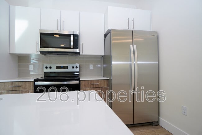 Building Photo - 4614 N Iota Ln