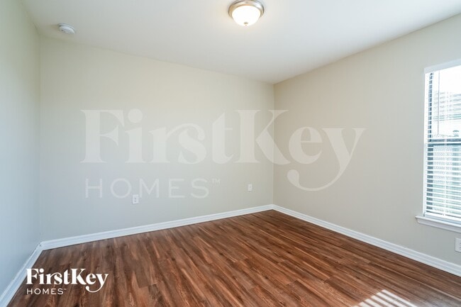 Building Photo - 716 Evening Shade Ln