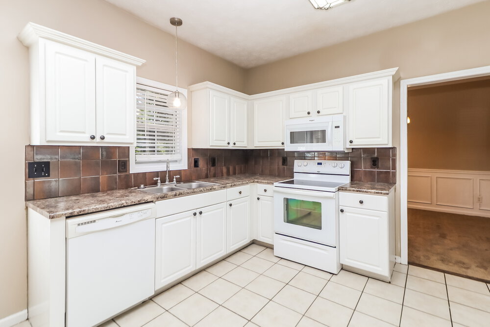 Building Photo - 2185 Woodbriar Dr