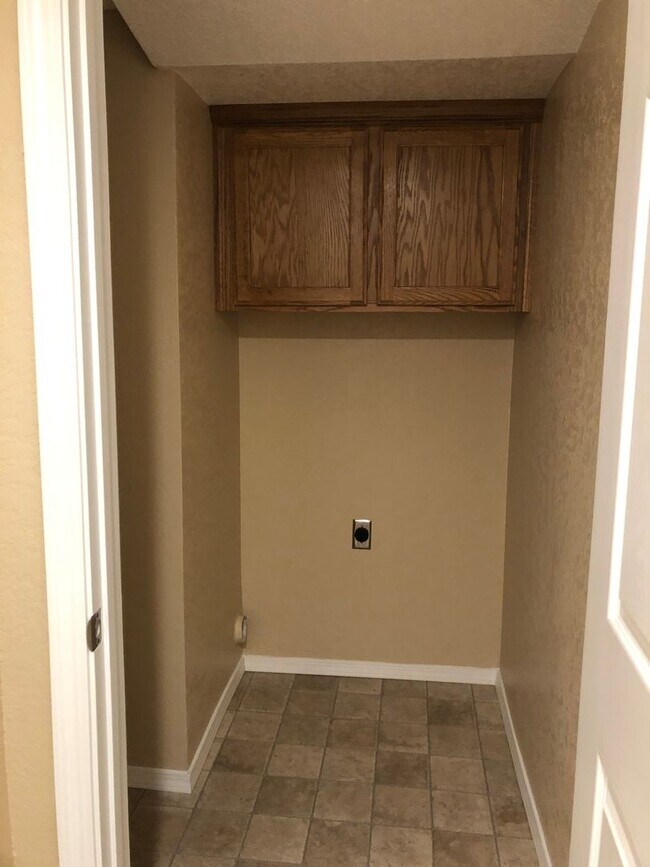 Building Photo - 2600 Chandler Ct