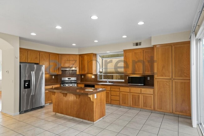 Building Photo - 709 Buriat St