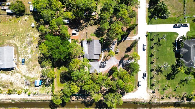 Building Photo - 13619 57th Pl N