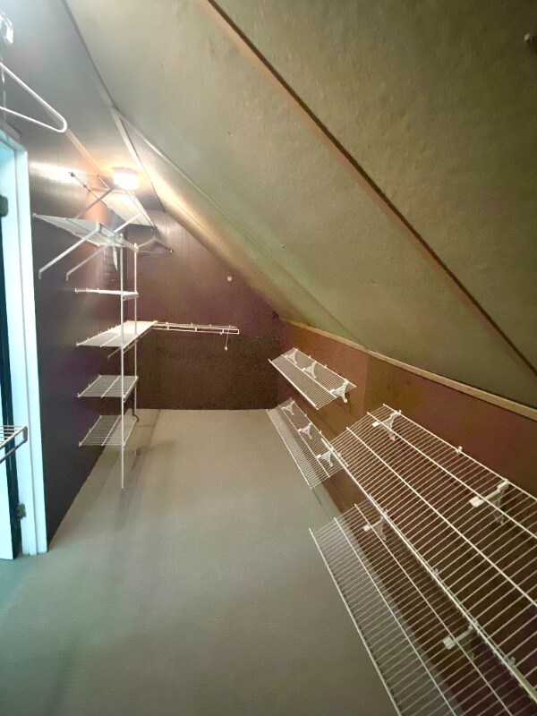 Building Photo - 3003 Lake Rd N