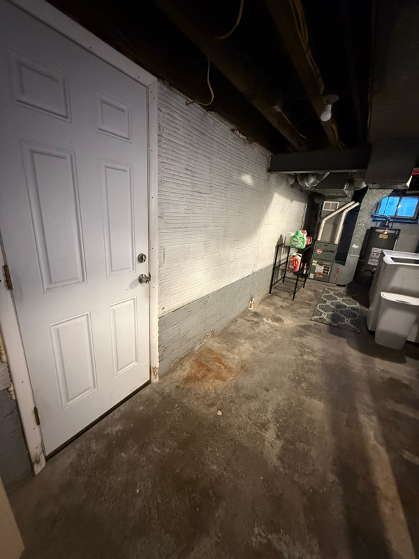 Building Photo - 4221 Tuxey Ave