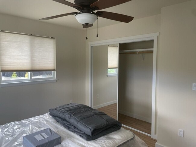 Building Photo - 3 Bedrm, 3 Ba (1 Pet w/Approval)