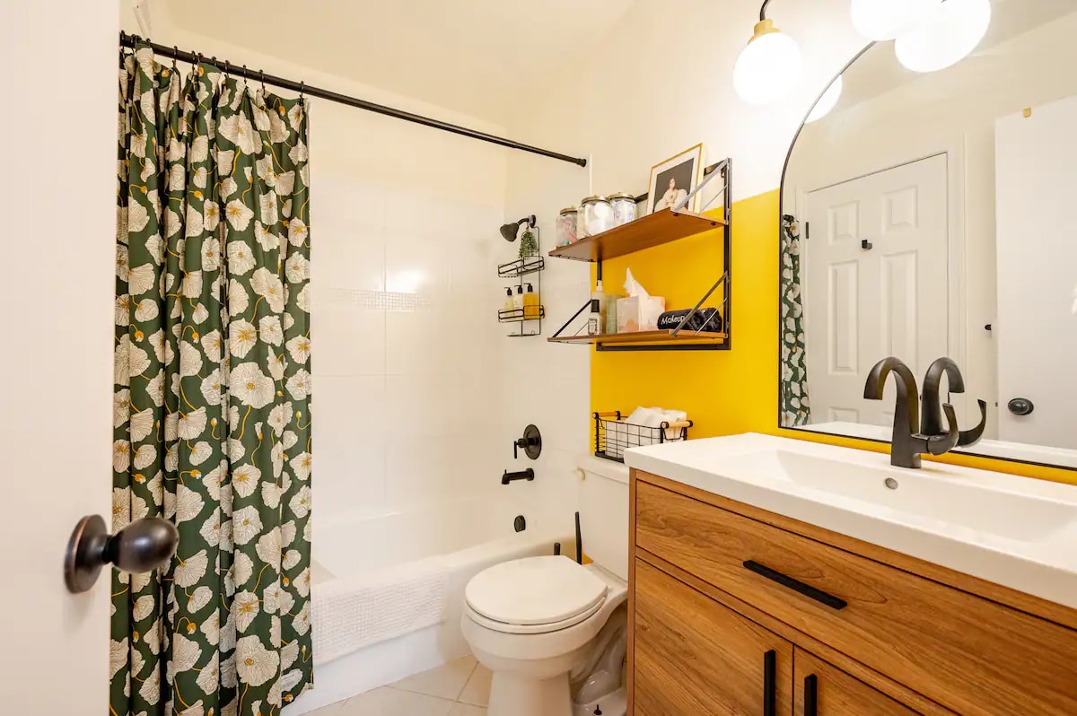 Bathroom - 807 W Trinity Ave, Unit 128