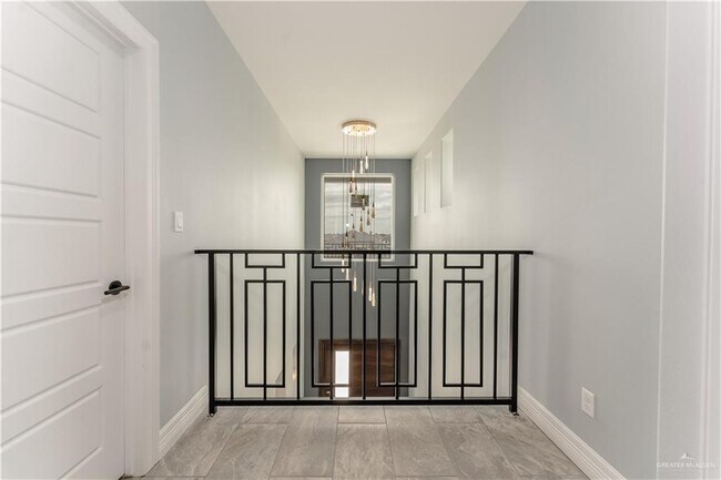 Building Photo - 1711 Lago Delton