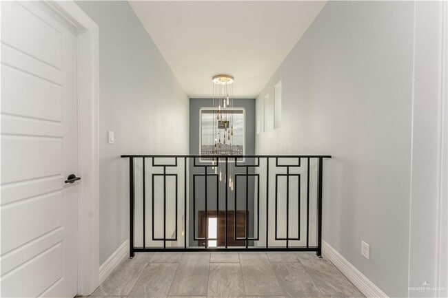 Building Photo - 38 Lago Delton