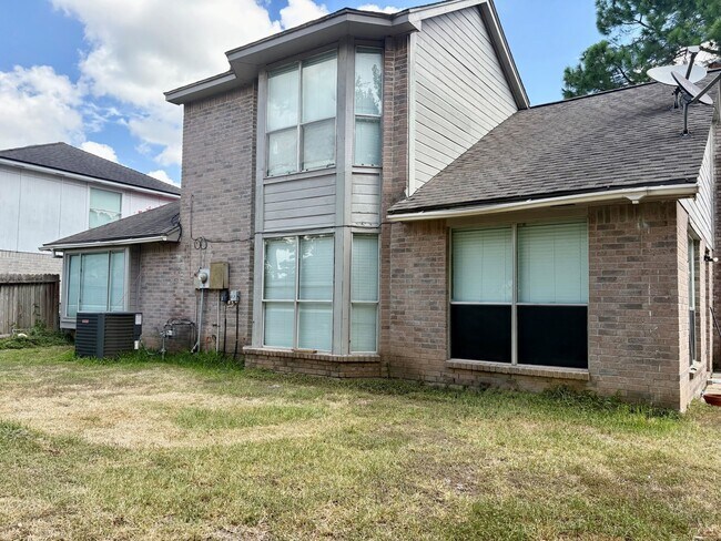 Building Photo - 16307 Leamington Ln