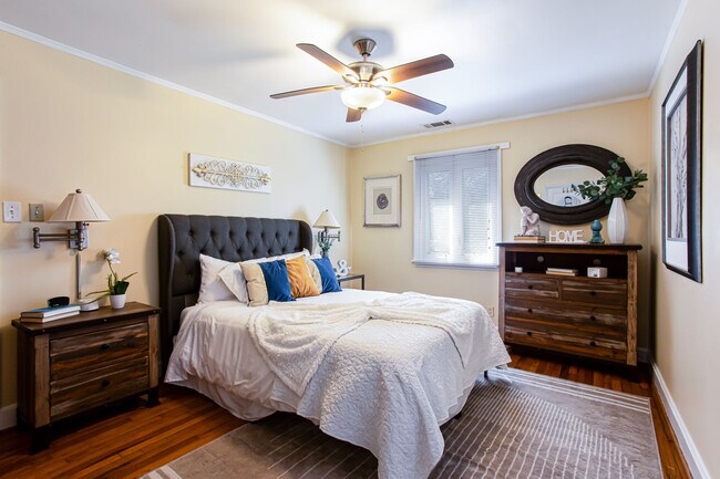 Building Photo - 4061 Lower Roswell Rd