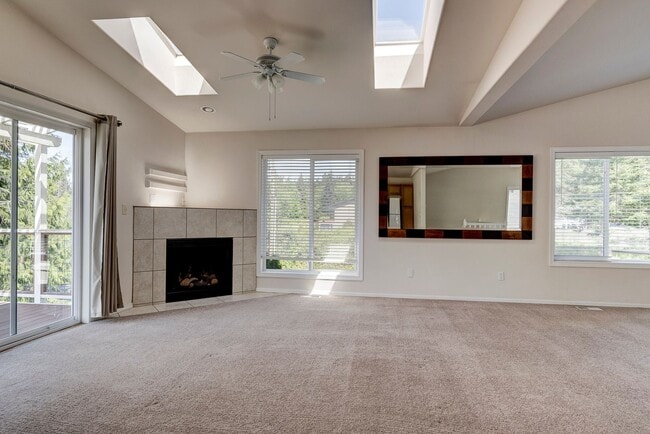 Building Photo - Spacious 2+ Bedroom Home on Corner Lot in ...
