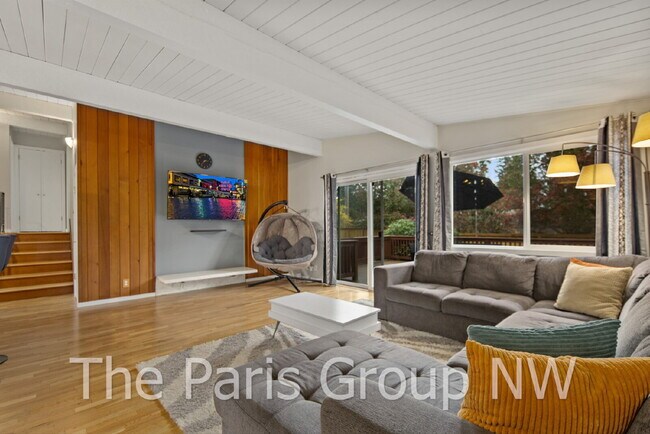 Building Photo - Fantastic Modernized Bridle Trails Mid Century Home * Central A/C, EV Charger, Exceptional Outdoo...