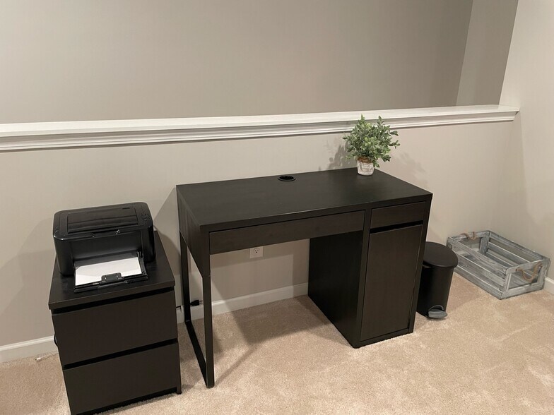 Work Station - 1625 Trailview Way NE