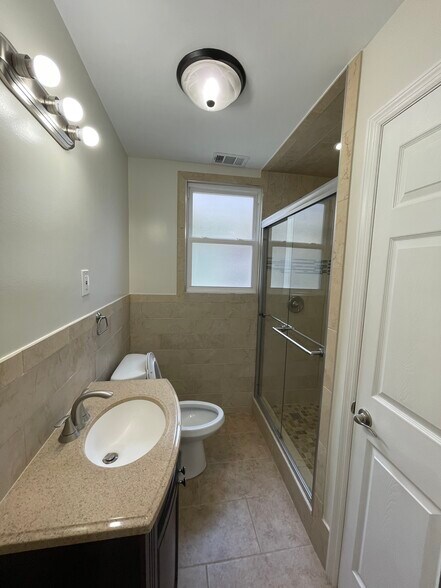 Building Photo - 1018 Kilsyth Rd