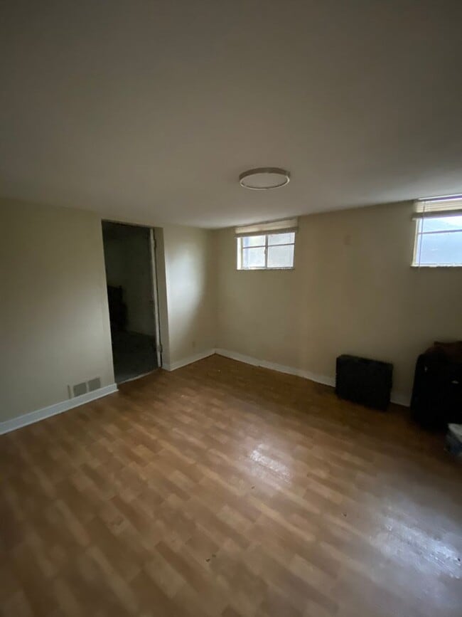 Building Photo - AVAILABLE MAY 2026 - Check out this 2 Bedroom Home w/ Garage in Duquesne Heights!