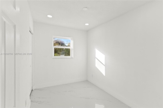 Building Photo - 4685 SW 33rd Dr