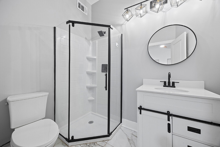 Building Photo - 1109 E Carson St