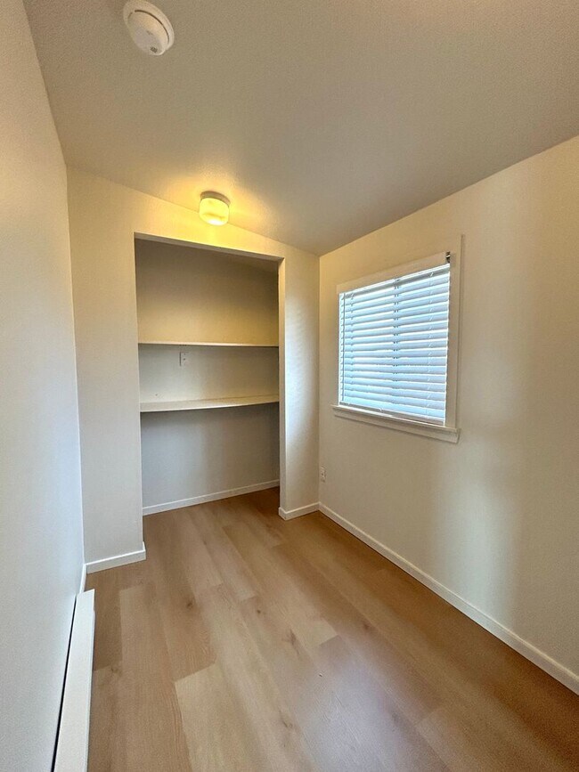 Building Photo - Relaxed Living in West Ellensburg