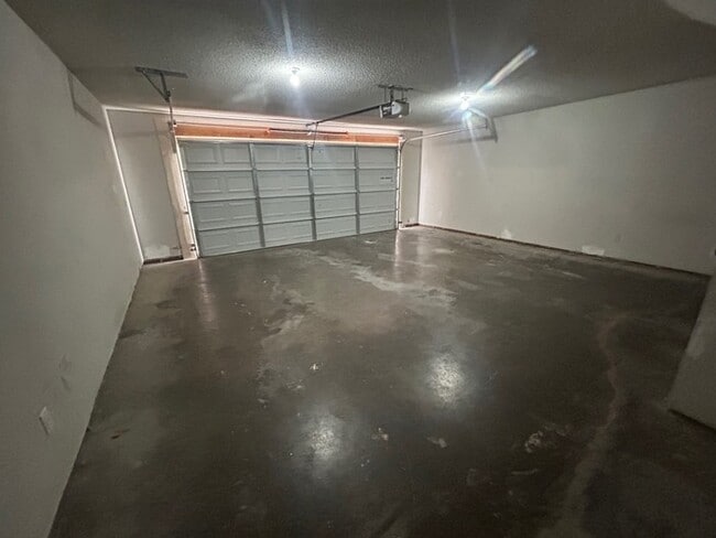 Building Photo - 25 Oak Lake Ct