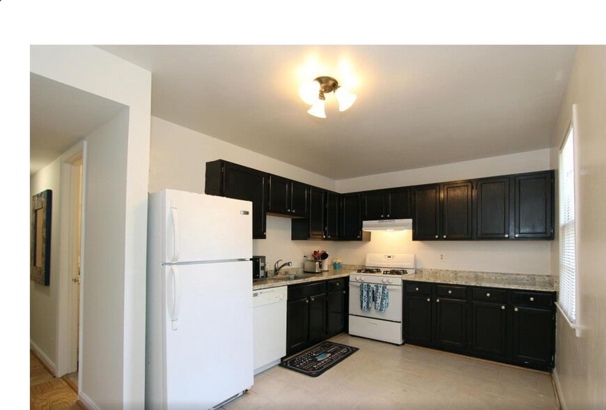 Kitchen - 778 Quince Orchard Blvd