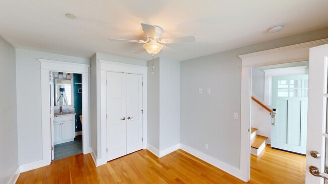 Building Photo - Spacious 4 Bed and 3 Bath Home in Coronado...