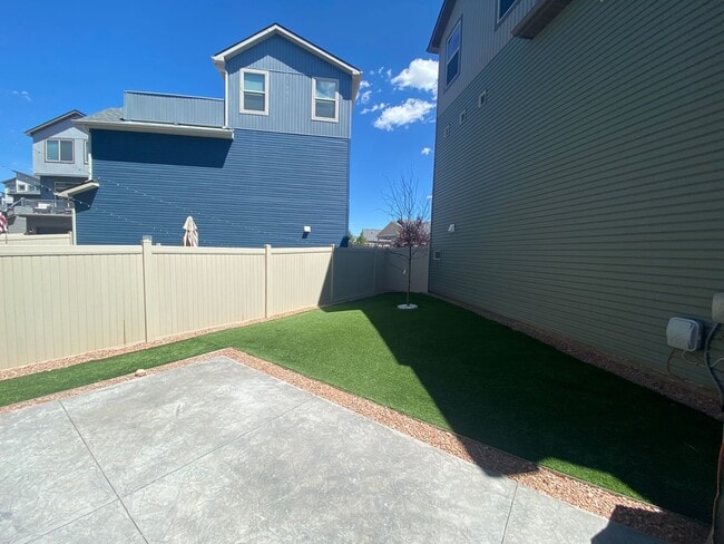 Building Photo - Beautiful 3 bedroom Carriage House in Banning Lewis Ranch!!!!