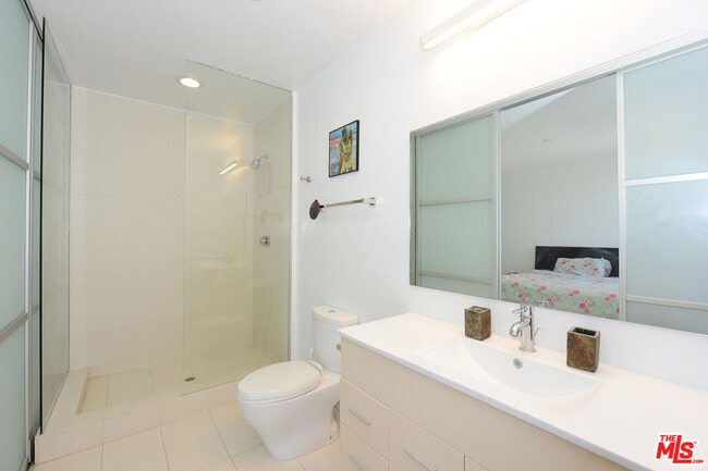 Building Photo - 1140 N Formosa Ave