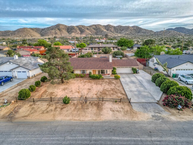 Building Photo - 57731 San Tropeze Dr