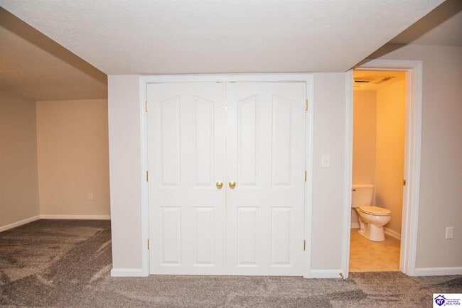 Building Photo - 605 Wind Brook Dr