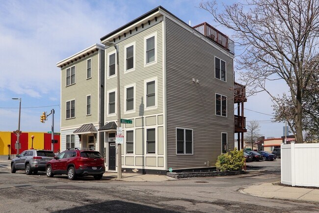 Building Photo - 104 D St