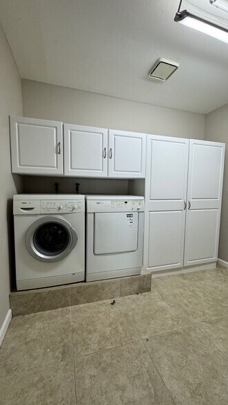 Building Photo - 2825 King Edward Dr