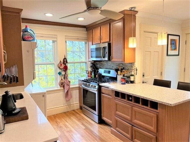 Building Photo - Boston Rental! A GREAT LOCATION to live in...