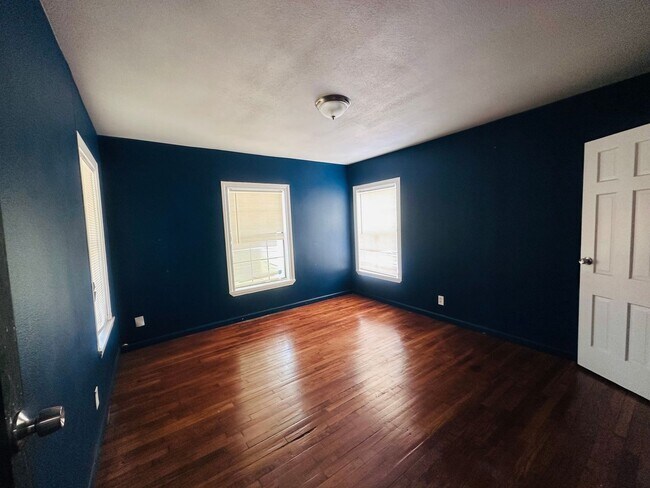 Building Photo - 1325 Tyler Ave