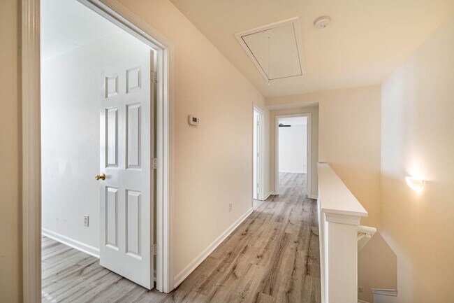 Building Photo - 718 Delta Downs Dr