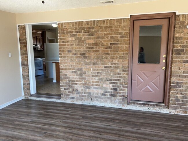 Building Photo - 3808 Peaks Dr