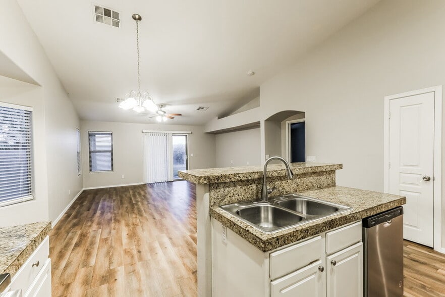 Building Photo - 4608 S 26th Ln