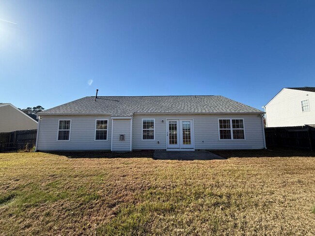 Building Photo - Charming 3BD, 2BA Fuquay-Varina Home with Fenced Backyard and Modern Upgrades