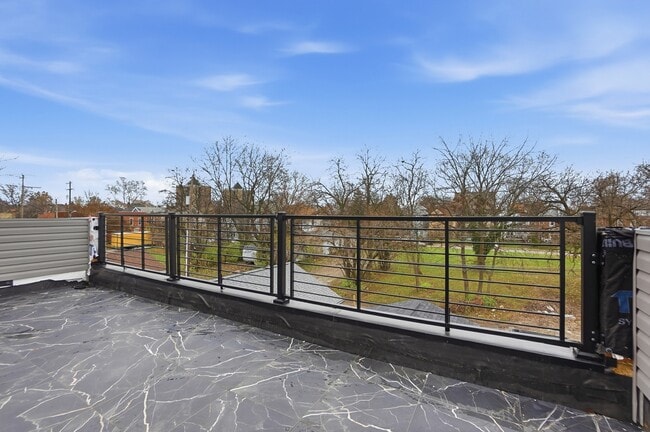 Building Photo - 412 St Clair Ave