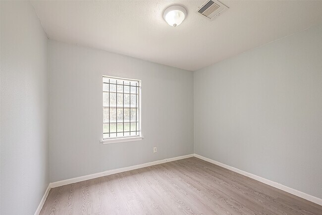 Building Photo - 9302 Fairland Dr