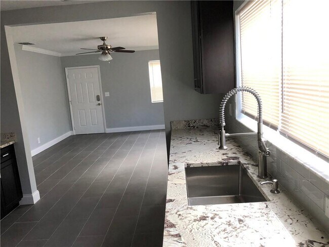 Building Photo - $2,690