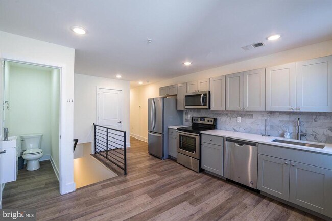 Primary Photo - 2444 Frankford Ave