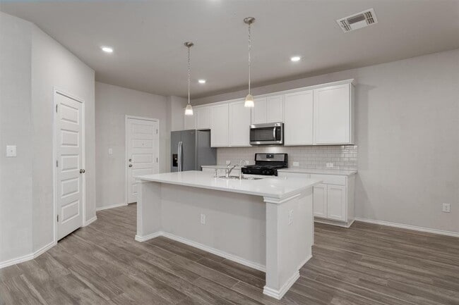 Building Photo - 222 Jaycen Ln