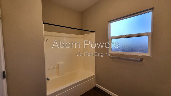 Building Photo - 626 Pearl Pl