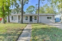 Building Photo - 706 Azalea St