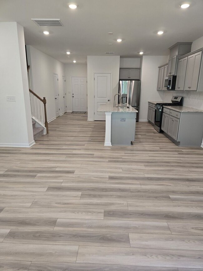 Building Photo - New Construction 3BR/2.5BA Townhome in Monroe
