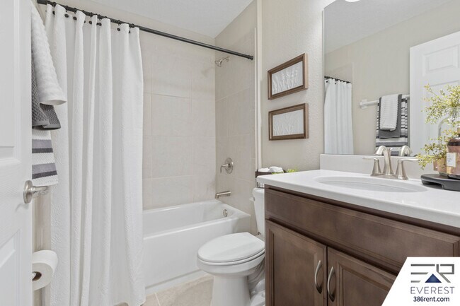 Building Photo - 10 Wildwood Pl